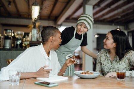 Apa Itu Bisnis F&B? Jenis dan Tips Memulainya!